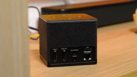 HDMI入力があるので、テレビにポートがない場合に非常に便利です。 1 つ必要ですが、予備の 1 つを使用できます