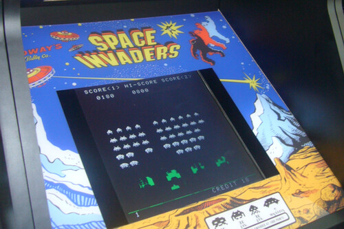 En Space Invaders se creía que esta mecánica era intencional, pero es el resultado de las limitaciones del hardware de la época 