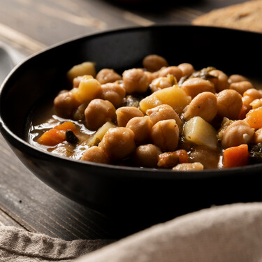 Servir el cocido madrileño será más sencillo utilizando este accesorio para cocer los garbanzos sin que se pierdan por la olla