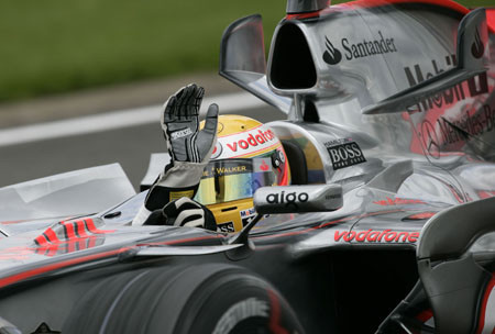 Espectacular pole de Lewis Hamilton en Silverstone