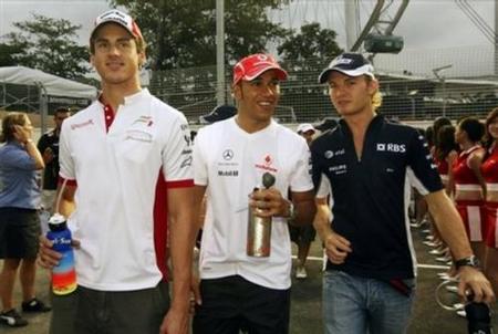 Adrian Sutil deja entrever que hay racismo en las sanciones a Lewis Hamilton