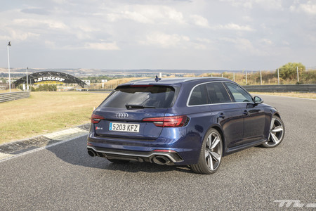 Audi RS4 2018 trasera lateral