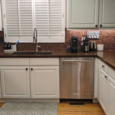 Era una cocina de los años 90 que pedía a gritos una reforma: así se transformó sin obras y de forma low cost por poco más de 400 euros 