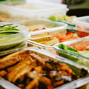 Desde el lunes 8 de diciembre podremos comprar en Lidl un set de tuppers plegables que ocupan poco espacio en los armarios 