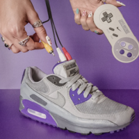 Creía que el futuro eran las Nike de "Marty" McFly. Esta Super NES dentro de unas zapatillas me han demostrado lo contrario