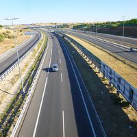 Madrid tiene dos autovías atascadas. La solución de algunos vecinos de Tres Cantos es reventar El Pardo con la M-50