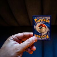 La especulación con cartas de Pokémon es un problema tan grave que algunas tiendas ya hacen exámenes de conocimientos a sus clientes 