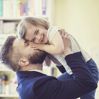 Soy hombre y mi hija tiene que ir al lavabo: ¿entro al de los hombres o al de las mujeres?