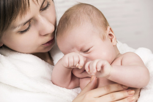 El llanto del bebé activa los mismos mecanismos cerebrales en madres de diferentes culturas
