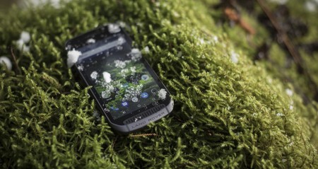 Land Rover Explore: un móvil ultrarresistente de buen diseño y gran batería para los más aventureros