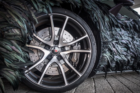 El McLaren más aerodinámico está recubierto de plumas de fibra de carbono