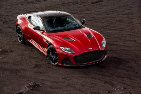Filtradas las primeras fotos del Aston Martin DBS Superleggera y su V12 biturbo de 725 CV