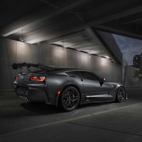 ¡Dracarys! El Chevrolet Corvette ZR1 escupiendo fuego en aceleración es lo más bruto que te vas a encontrar