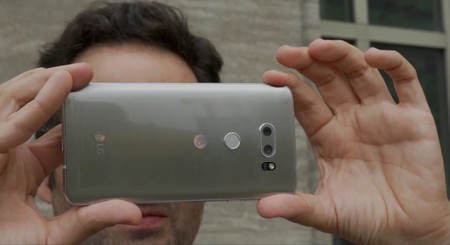 El LG V30 se somete a pruebas de resistencia para demostrar su solidez ante las agresiones