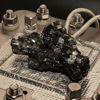 Japón descubre un metal barato capaz de producir 10 veces más hidrógeno verde, abriendo las puertas al hidrógeno sostenible y asequible