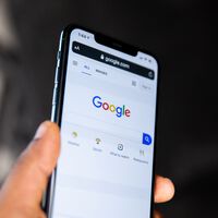 Google tiene un problema con los resultados de las búsquedas. Un estudio demuestra que cada vez son peores por el SEO, la IA y la publicidad