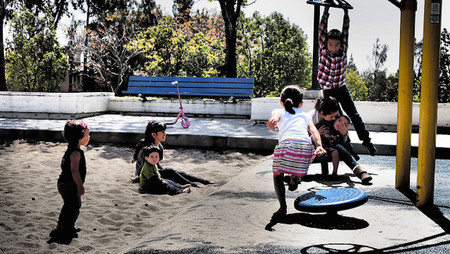 Los niños quieren jugar con sus iguales, y necesitan más juego libre y sociabilizador