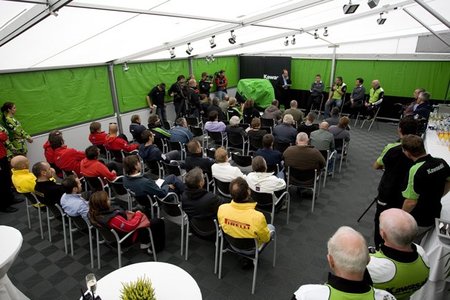 Presentación de Kawasaki ZX10R en sociedad