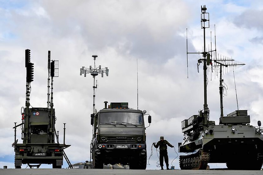 There are so many drones in Ukraine that they have become cars. So the army has created a DGT to regulate its traffic