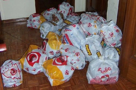 Europa considera que hay que cobrar más por las bolsas de plástico de un solo uso