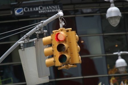 Madrid tendrá once nuevos semáforos con control de paso de coches en fase roja