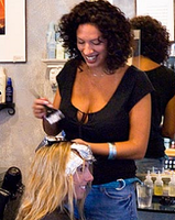 Riesgos en el embarazo de peluqueras, hijos con malformaciones congénitas