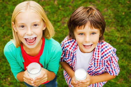 Los niños españoles no ingieren suficiente calcio, magnesio y vitamina D: qué implica su déficit y cómo asegurar un correcto aporte