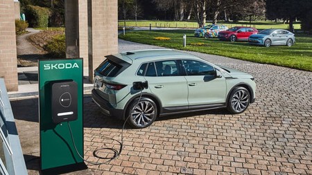 O fluxo de caixa líquido aumentou 14,3%, para € 1,7 bilhão, proporcionando à Skoda a margem necessária para financiar sua transformação industrial e tecnológica