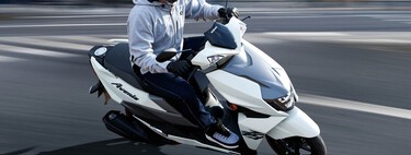 Japonés, fiable, y de aires deportivos: El Suzuki Avenis 125 es el nuevo scooter pintón por menos de 3.000 euros