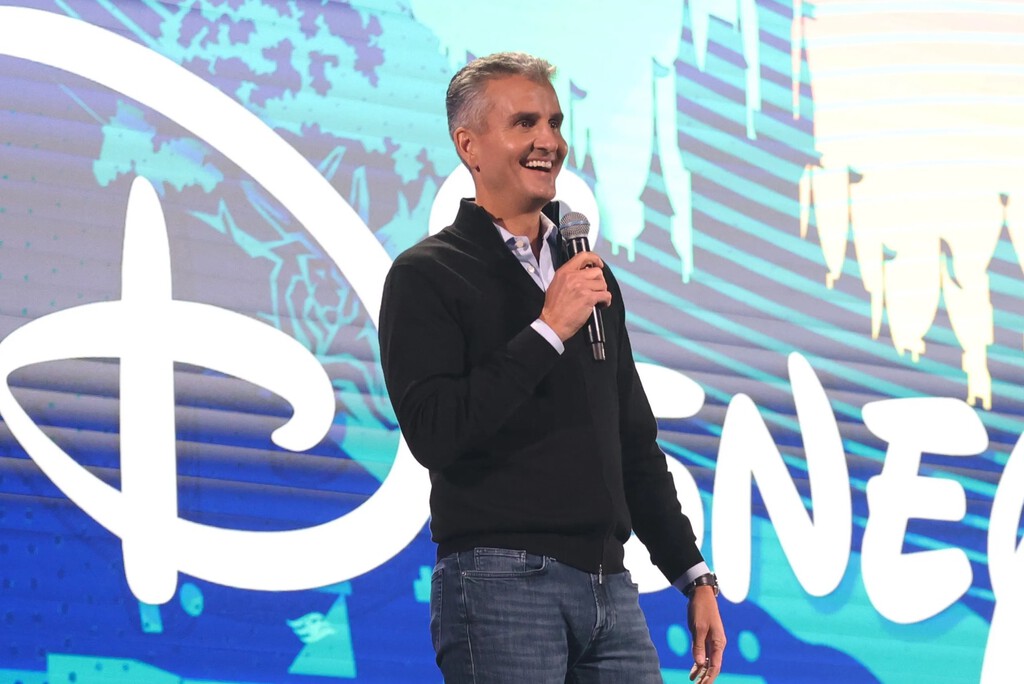 Disney tiene nuevo CEO. Bob Iger da el adiós anticipado un año antes de su jubilación y abre paso a un relevo más joven y con un sueldo estratosférico