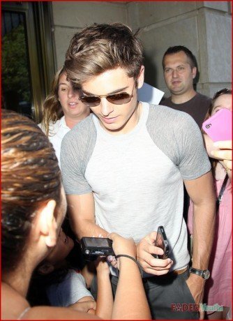 Los 360 grados del peinado de Zac Efron
