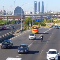 Las concesionarias de autopistas proponen introducir peajes inteligentes para entrar a Madrid y Barcelona