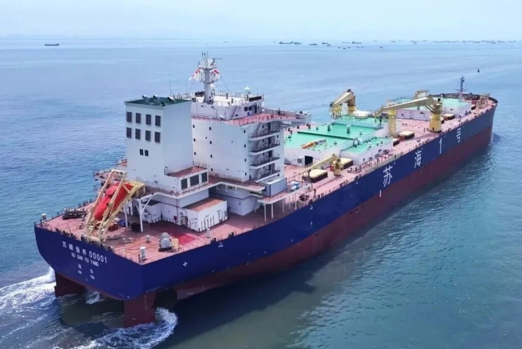 China devora tantísimo pescado que ya tiene una solución drástica para ahorrar: dos “portaaviones” para criarlo en alta mar