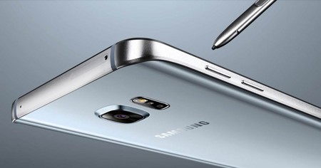 El brillo irregular de la pantalla del Note 8 habría descartado el lector de huellas