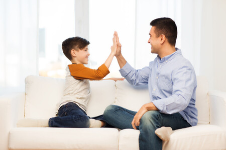 Cinco frases alternativas al "muy bien" para decir a nuestros hijos y fomentar su esfuerzo, autonomía y espíritu crítico