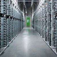 Pagar la factura de la luz más cara por culpa de la IA: engulle tanta electricidad que está disparando los precios en las casas. Y cuanto más se usa, peor