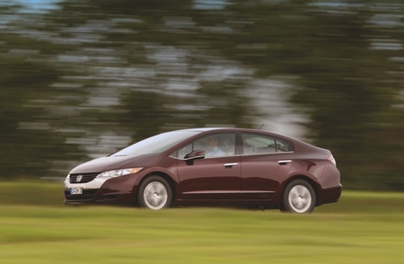 Honda FCX Clarity laterla dinámica