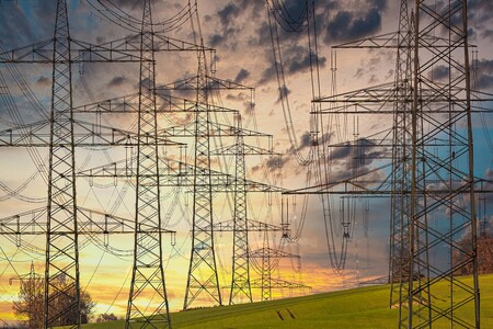 La subida del precio de la luz no es la única medida pro-ambiente que perjudicará a las rentas bajas y medias: esto es lo que está por venir