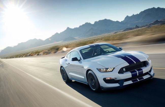 El Ford Mustang Shelby GT350 seguirá vivo, al menos otro año