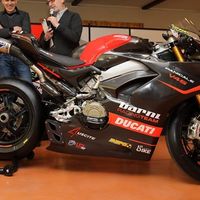 Esta es la primera Ducati Panigale V4 S de carreras del Barni Racing, ¡y tiene cuatro salidas de escape!