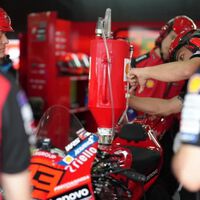 Confirmado: a 85 euros/litro, el precio del nuevo combustible sintético que usará MotoGP puede arruinar a los equipos 