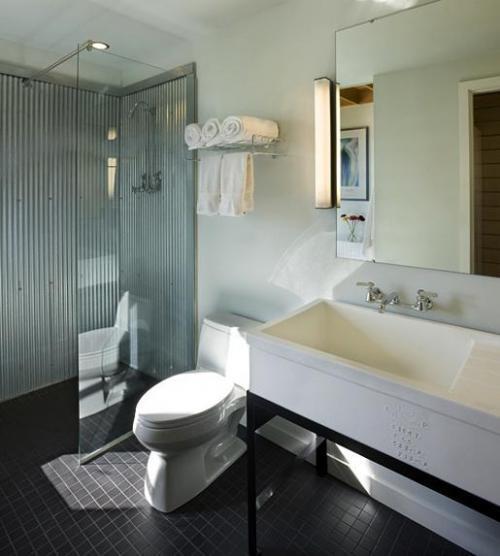 La chapa como revestimiento para el baño