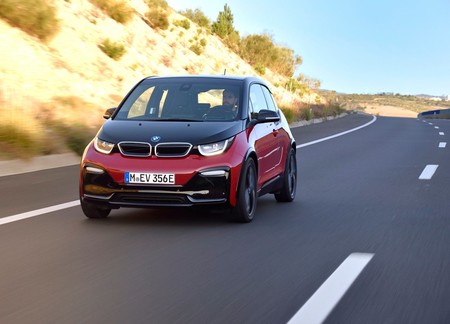 BMW i3s, a prueba: el EV que abre camino a un futuro con hot-hatches eléctricos
