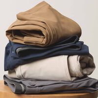 Dockers continúa rebajando sus pantalones y estos al 60% de descuento se van a convertir en nuestra próxima obsesión