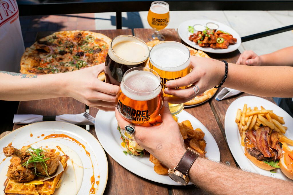 Dime qué cerveza bebes y te diré cómo es tu cerebro: la ciencia nos ha dividido en dos tipos de cerveceros 