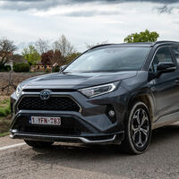 Nuevo Toyota RAV4 Plug-in: la versión más potente de la historia del SUV es 12.000 euros más cara que el híbrido