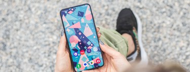 Samsung no dejará de lado los móviles con poca memoria: One UI 6 permitirá elegir qué apps se actualizan 