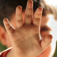 Condenan a un madre a dos meses de cárcel por abofetear a su hijo de 10 años por no querer ducharse