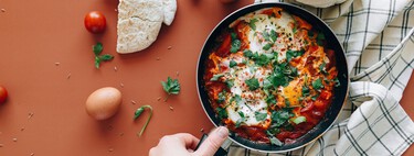 Con sólo dos ingredientes y en minutos puedes preparar esta cena colmada de proteínas y reducida en hidratos 