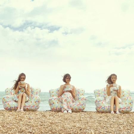 Para momentos de campo y playa con mucho estilo, la colección outdoor de Cath Kidston